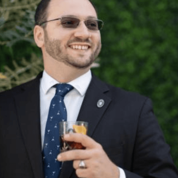 Wrigley Mansion sommelier gives his take in ‘natural wine’ vs. traditionally made wine debate – Fronteras: The Changing America Desk