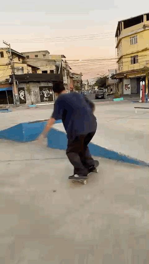 QmbWDnDzqAMJDzEwivFvsLxHM4MPKomfjsKhf2FeMBnp2y.gif