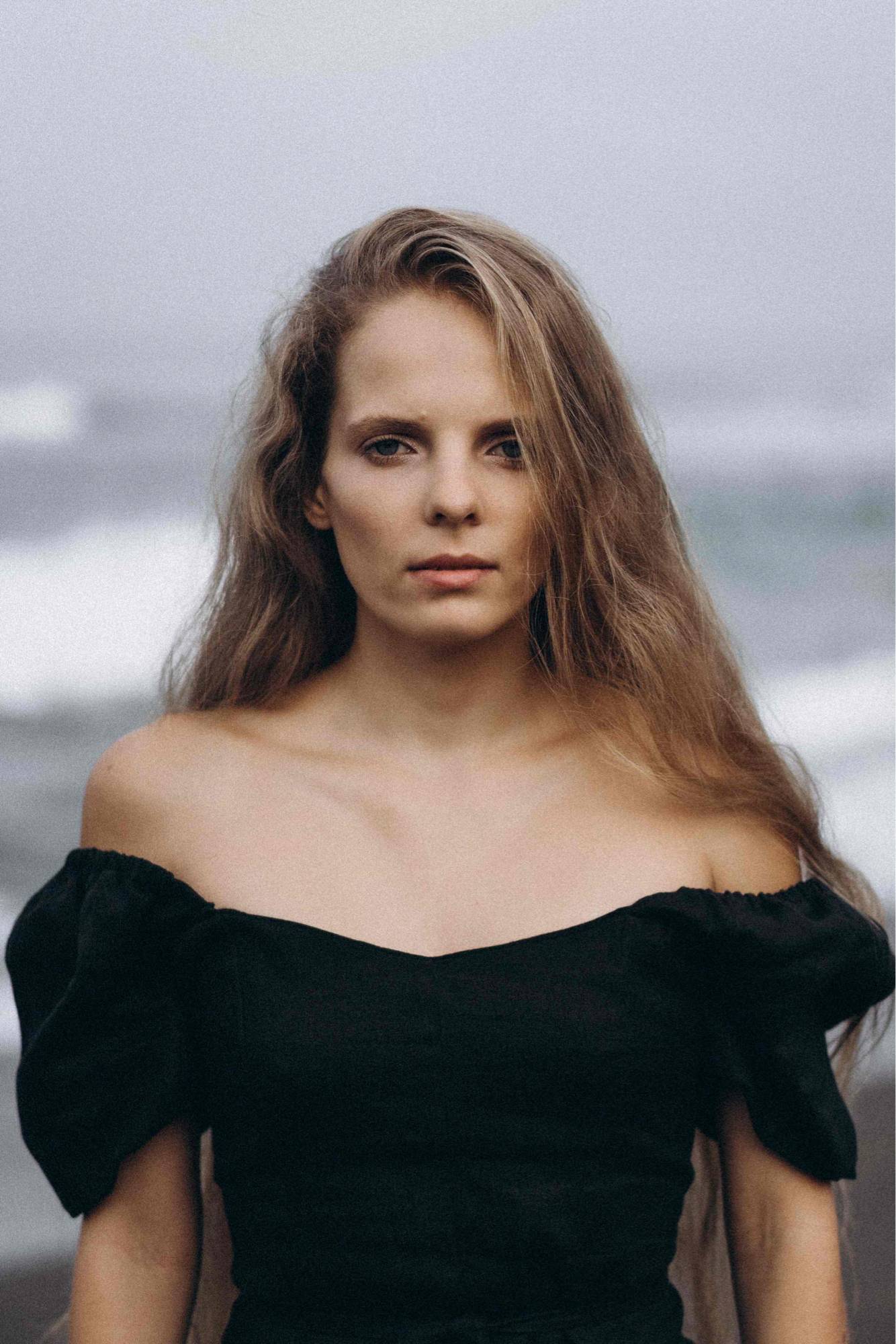 Anna Zhukovska 🎩📷🔗