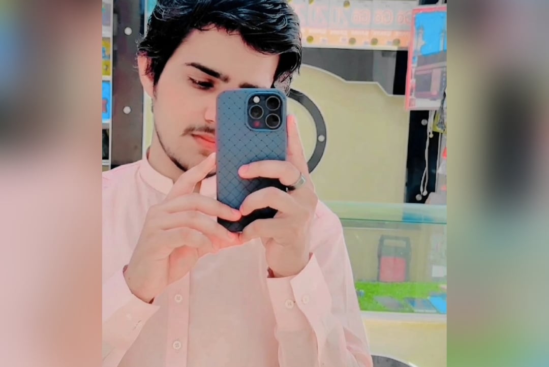 ZAHID RAJPUT|•👑🖤🎩•|